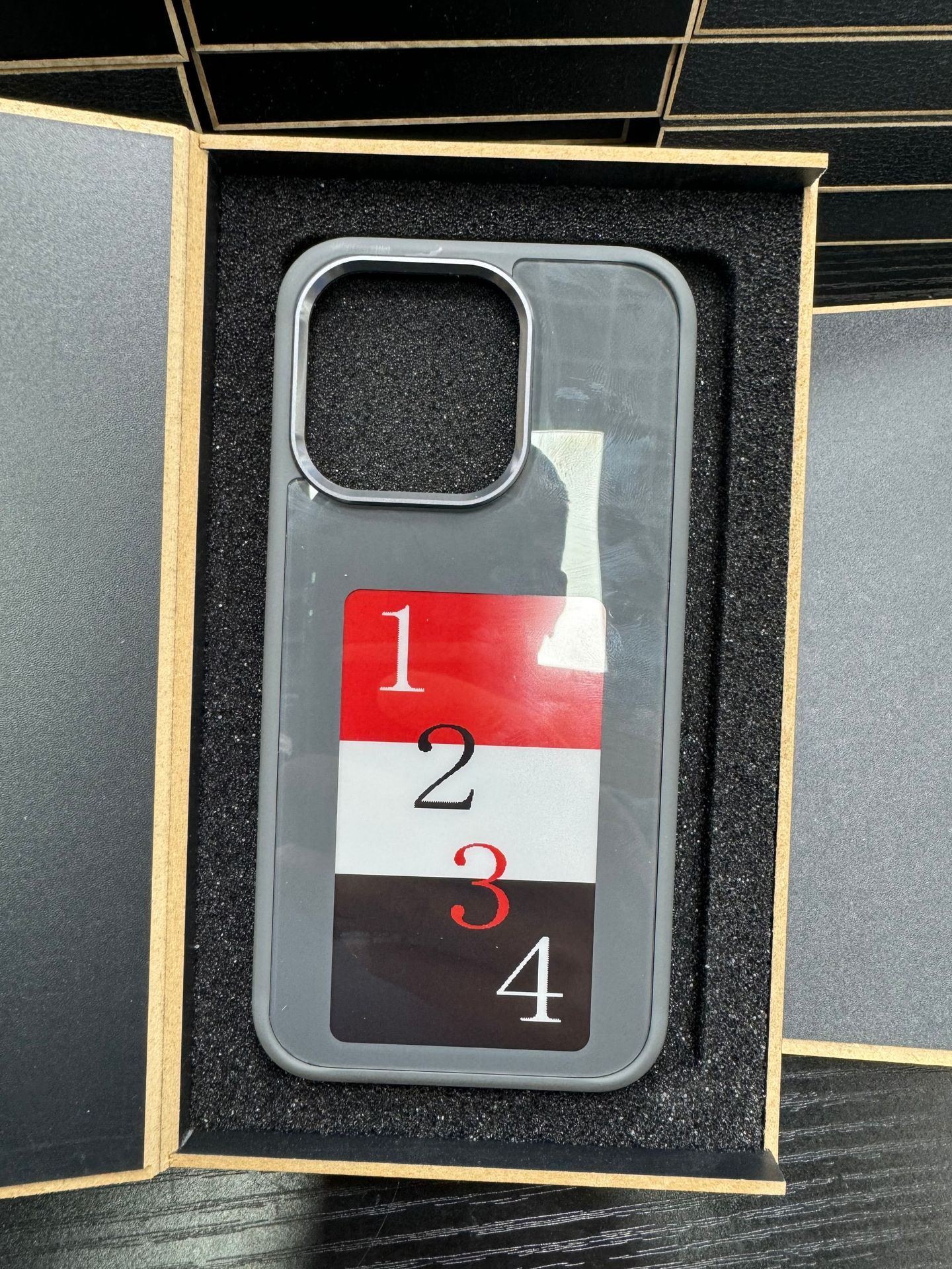 E-Ink NFC Smart Phone Case – Custom Image Display for iPhone - Lofty Enterprises